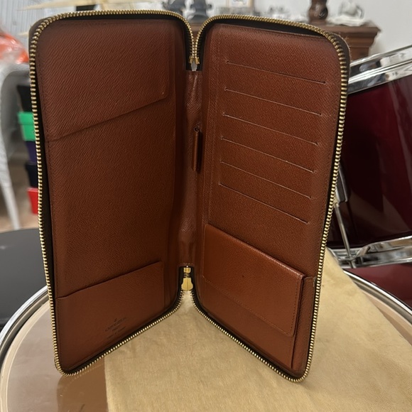 LV Authentic passport wallet - Picture 2 of 6